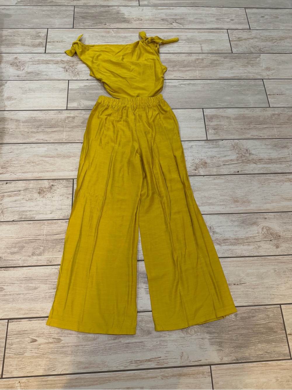Women's 2-Piece Crop Top & Wide Leg Pants Set - Picture 2 of 4